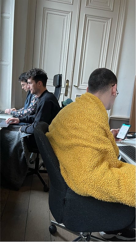 Adrien, Guillaume et Jonathan travaillent dur