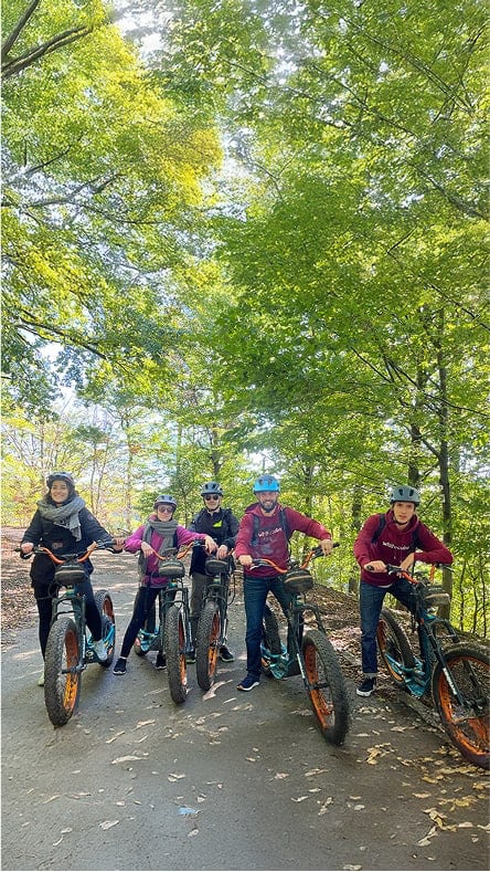L'équipe en trottinette tout-terrain