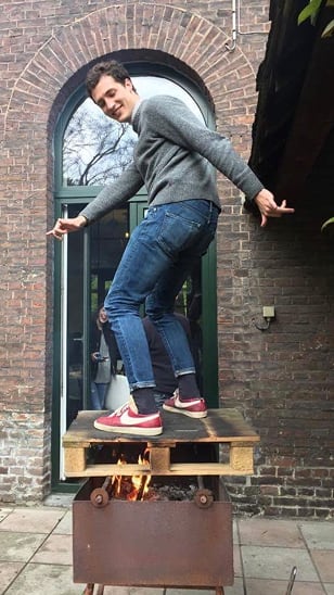 GJP qui danse dans le barbec