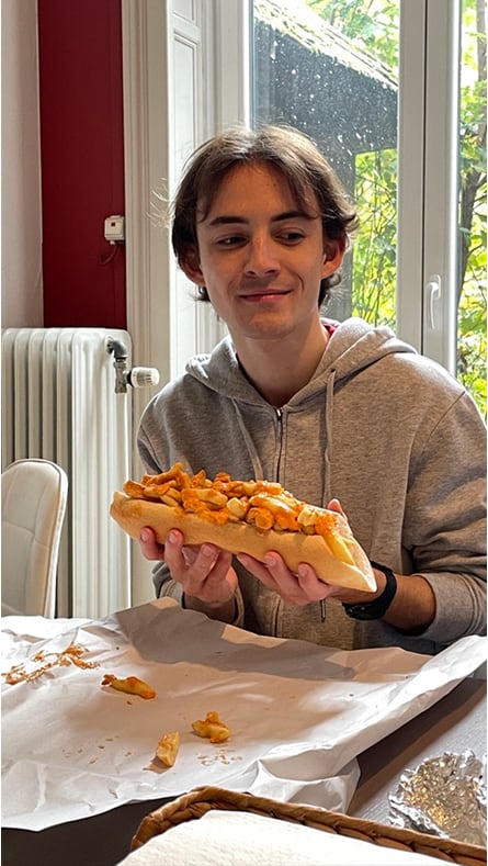 Théo avec son routier
